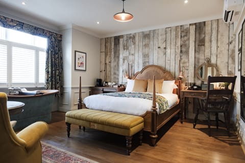 Junior Double Room | Individually decorated, individually furnished, desk, iron/ironing board