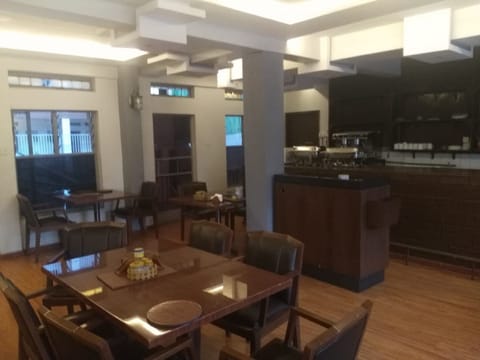Free daily cooked-to-order breakfast