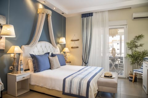 Desk, soundproofing, iron/ironing board, free WiFi