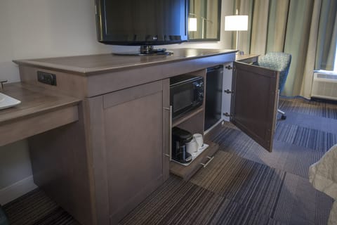 Room, 1 King Bed | Desk, laptop workspace, blackout drapes, iron/ironing board