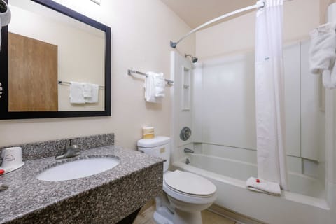 Combined shower/tub, deep soaking tub, hair dryer, towels