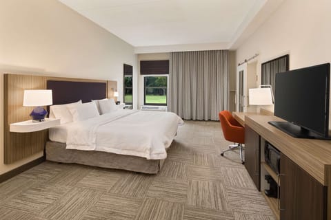 Premium bedding, in-room safe, blackout drapes, iron/ironing board