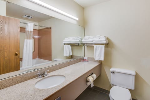 Standard Room, 2 Queen Beds, Non Smoking | Bathroom | Free toiletries, towels