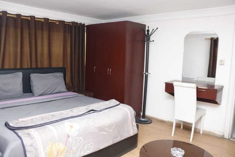 Family Room | Egyptian cotton sheets, premium bedding, down comforters, pillowtop beds