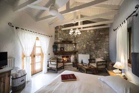 Premium bedding, free WiFi