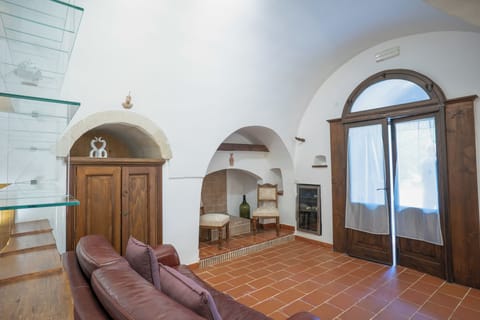 Deluxe Room, 1 Double Bed | Individually decorated, individually furnished, desk, laptop workspace