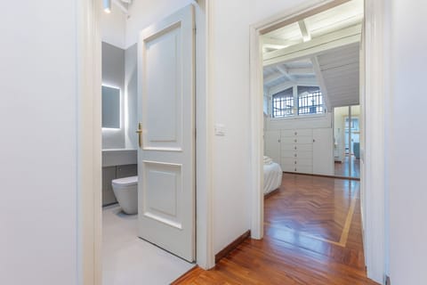 Apartment, 1 Bedroom | Bathroom | Combined shower/tub, hair dryer, bidet, towels