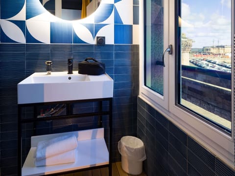 Comfort Room, 2 Twin Beds, Sea View | Bathroom | Eco-friendly toiletries, hair dryer, towels