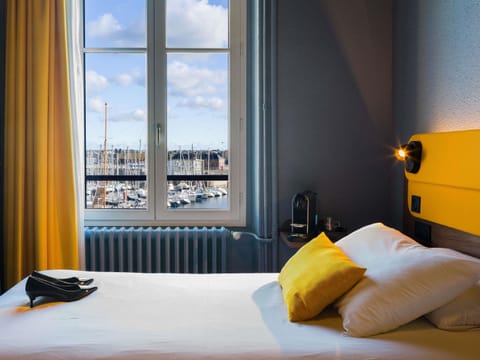 Comfort Room, 2 Twin Beds, Sea View | Desk, soundproofing, free WiFi, bed sheets