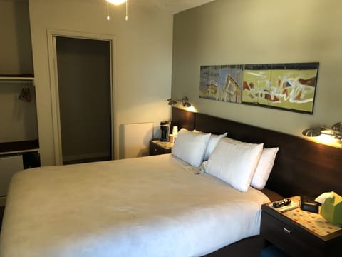 Standard Room, 1 Queen Bed (Pet Friendly, Room 17) | Egyptian cotton sheets, premium bedding, pillowtop beds