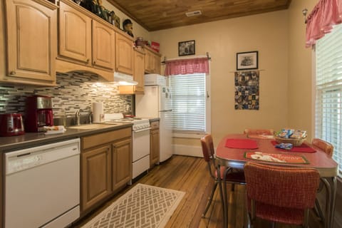 Movie Galley Suite, 1 King Bed and 1 Queen Sofa Bed, Patio | Private kitchen | Full-size fridge, microwave, oven, stovetop