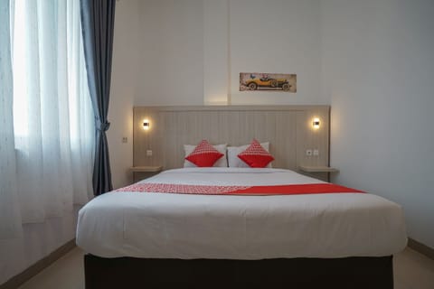Standard Double Room | Desk, WiFi (free), bed sheets