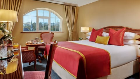 Classic Double Room | In-room safe, desk, iron/ironing board, free WiFi