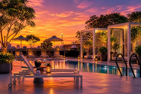 Outdoor pool, sun loungers