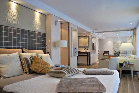 Couples treatment rooms, sauna, steam room, body treatments