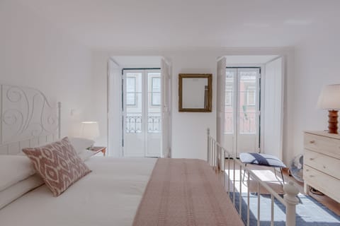Apartment, 3 Bedrooms | 3 bedrooms, cribs/infant beds, free WiFi, bed sheets