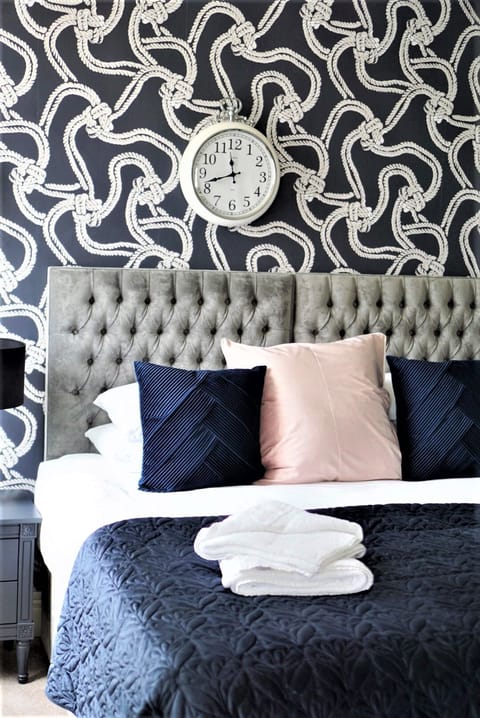 Classic Double Room | Iron/ironing board, free WiFi, bed sheets