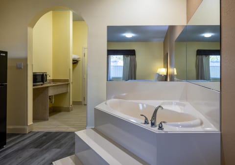 Suite, 1 King Bed, Non Smoking, Hot Tub (Refrigerator & Microwave) | Pillowtop beds, blackout drapes, iron/ironing board, free WiFi