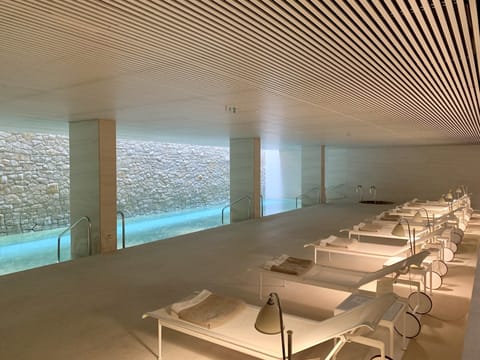 Indoor pool, sun loungers