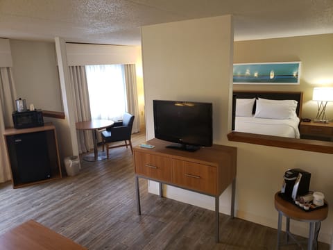 Suite, 1 King Bed | In-room safe, desk, iron/ironing board, free cribs/infant beds