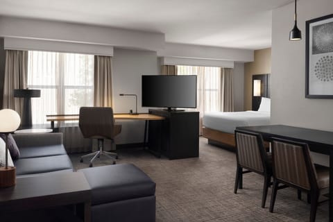 Premium bedding, in-room safe, desk, blackout drapes