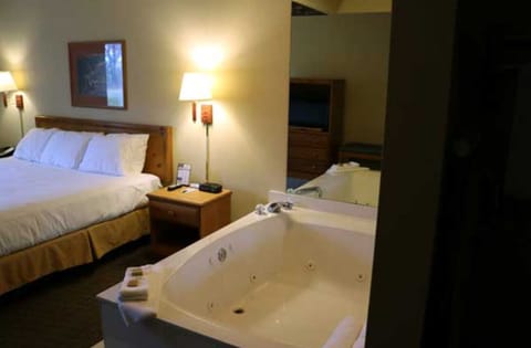 Room, 1 King Bed, Jetted Tub | Desk, free WiFi, bed sheets