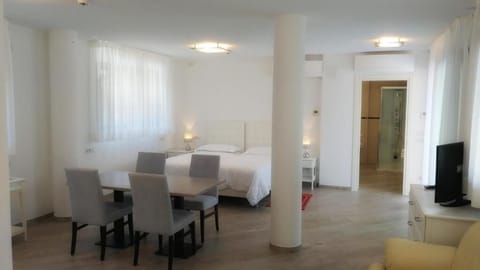 Family Quadruple Room | Minibar, in-room safe, desk, soundproofing