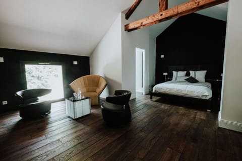 Tempur-Pedic beds, blackout drapes, soundproofing, free WiFi