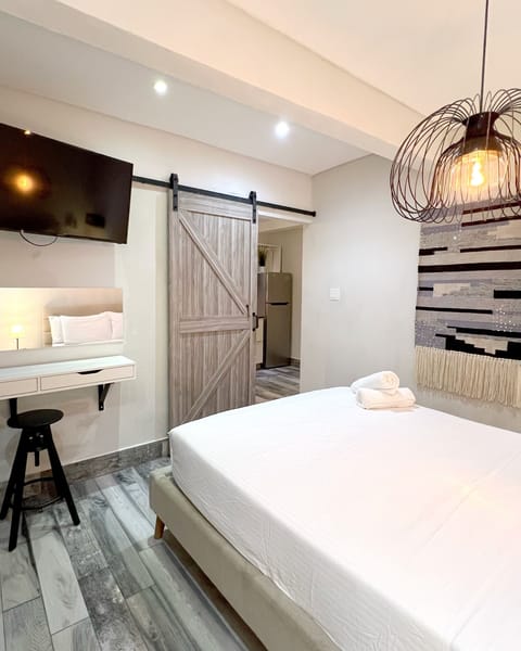 Club Double Room | Individually decorated, individually furnished, blackout drapes