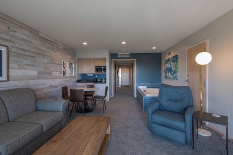 Suite, 1 Bedroom, Bay View (1st Floor with Fireplace & Jetted Tub) | Living area