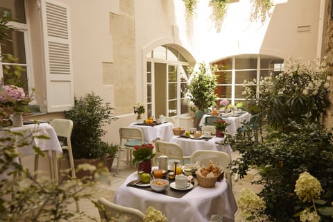 Daily buffet breakfast (EUR 17 per person)