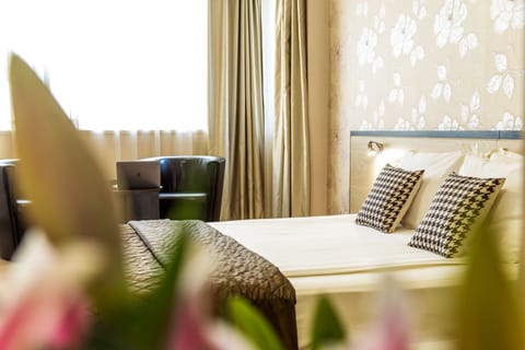 Superior Twin Room, 2 Twin Beds | Minibar, in-room safe, desk, soundproofing