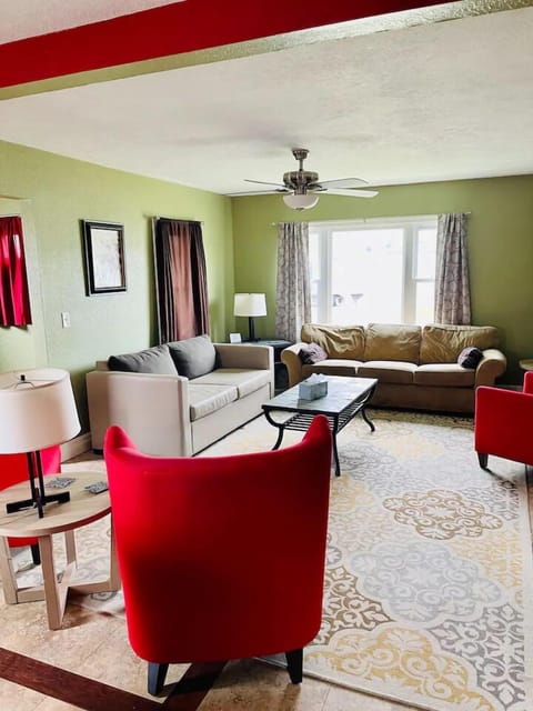 House | Living area | Flat-screen TV