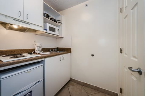 Upgraded Queen Non-Smoking, Kitchen | Private kitchenette | Fridge, microwave, stovetop, coffee/tea maker