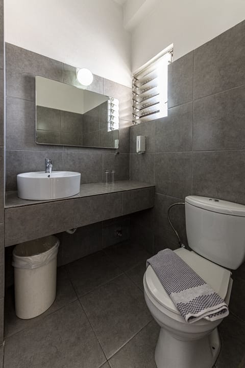 Superior Double or Twin Room, Private Bathroom | Bathroom | Free toiletries, hair dryer, towels