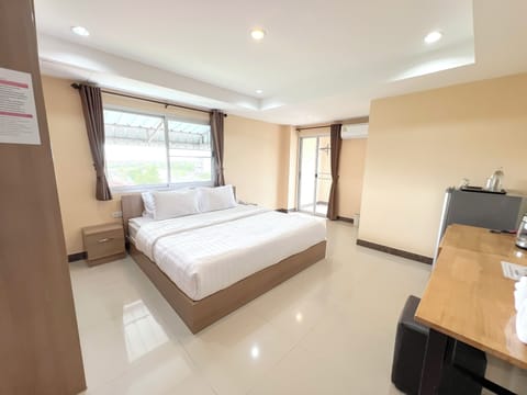 Standard Double Room | Desk, WiFi (free)