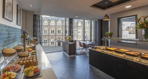 Daily full breakfast (GBP 15.95 per person)