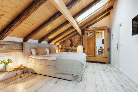 Comfort Room, Non Smoking | Living area | TV