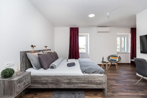 Deluxe Double or Twin Room, Balcony | In-room safe, desk, iron/ironing board, free WiFi