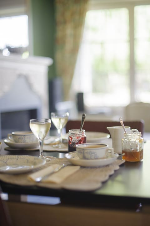 Breakfast (EUR 13 per person)