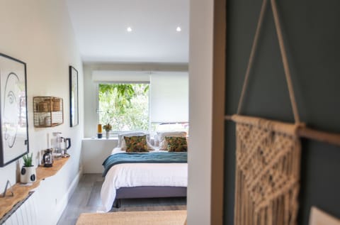 Deluxe Double Room, 1 Queen Bed (K) | Premium bedding, individually decorated, individually furnished, desk