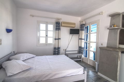 Studio, Sea View, Beachfront | Blackout drapes, free cribs/infant beds, free WiFi, bed sheets