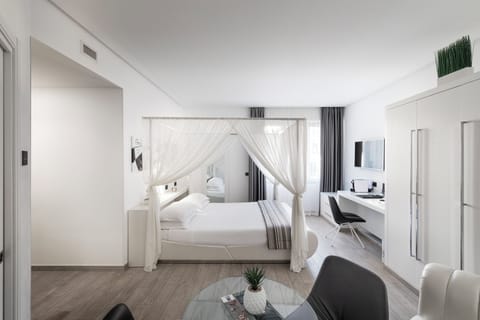 Junior Suite, Annex Building | Premium bedding, down comforters, minibar, in-room safe