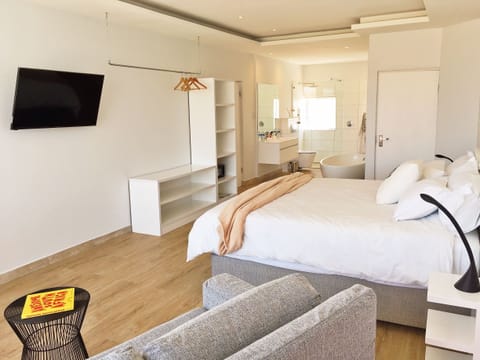 Executive Studio Suite, Sea View, Beachfront | Premium bedding, down comforters, minibar, in-room safe