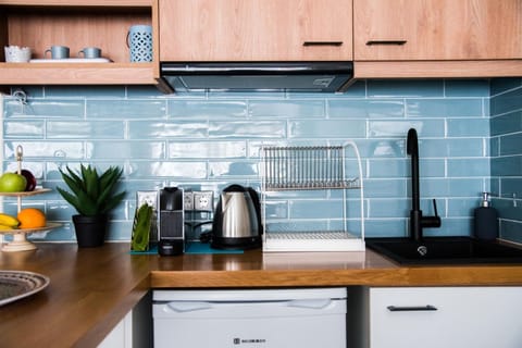 Mini-fridge, stovetop, coffee/tea maker, electric kettle