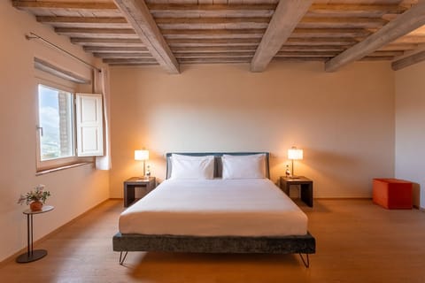 Minibar, in-room safe, desk, laptop workspace