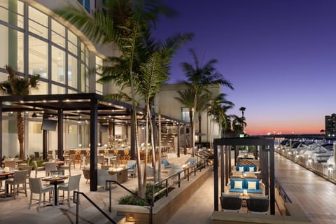 2 restaurants; breakfast, lunch, dinner, and brunch served