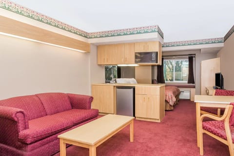 Suite, 1 King Bed with Sofa bed, Non Smoking (Single) | Down comforters, desk, laptop workspace, iron/ironing board