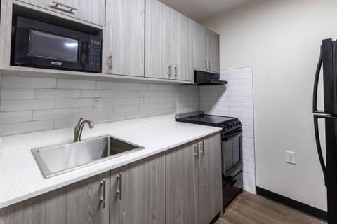 Fridge, microwave, stovetop, coffee/tea maker