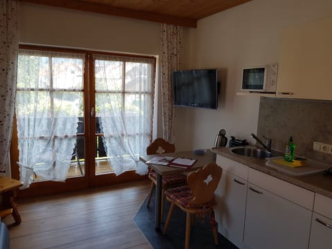 Apartment (1) | In-room dining